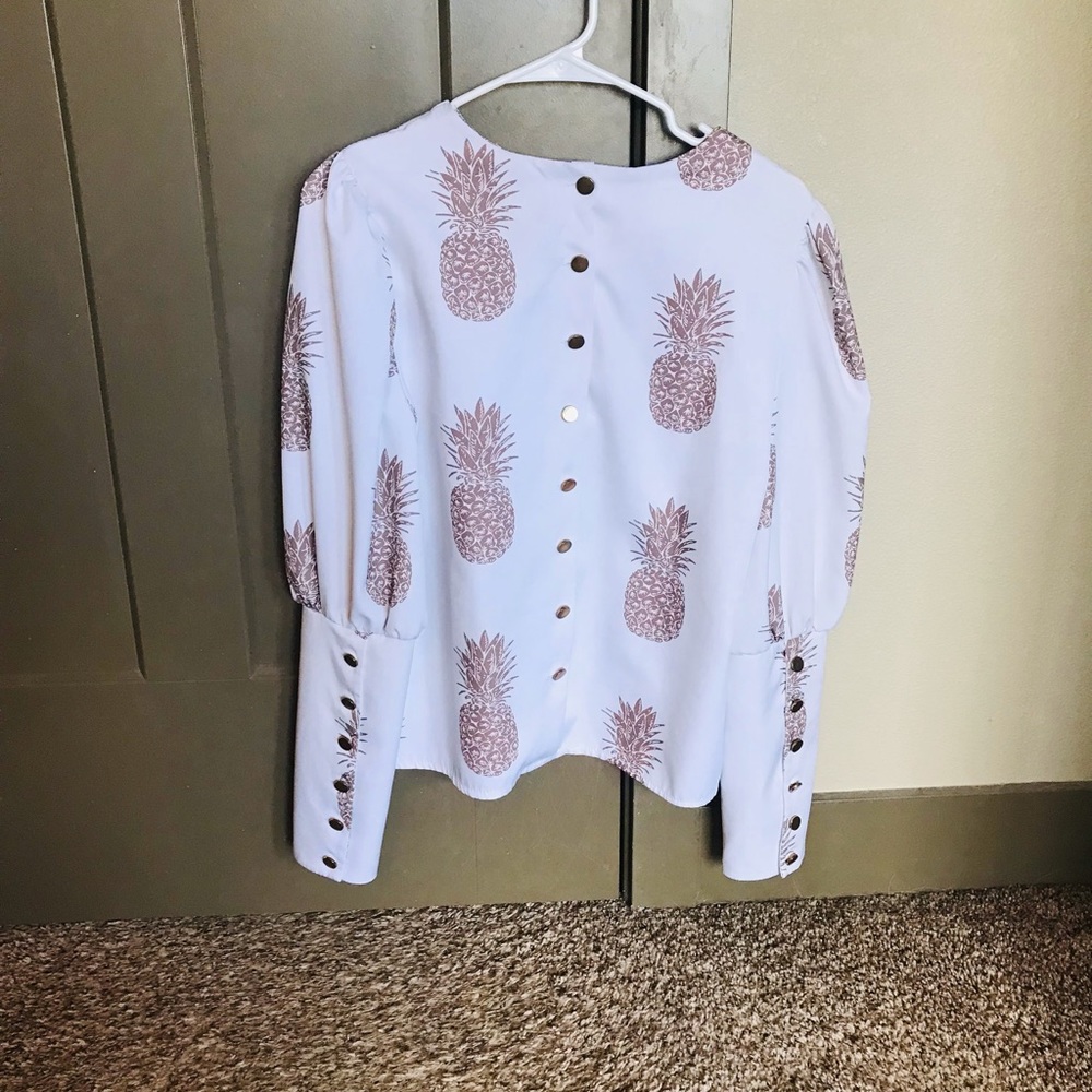 Pineapple and gold detailing buttons